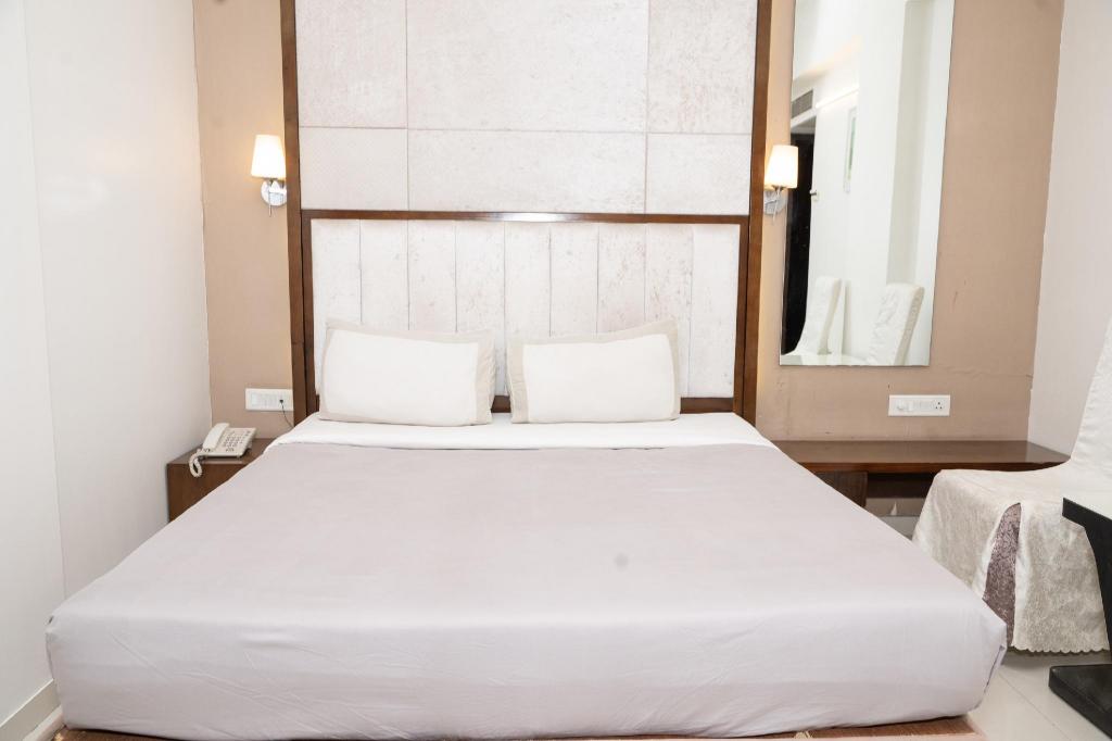 Room image 4
